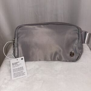 Lululemon Everywhere Women's Belt Bag in Grey Fannypack Crossbody Travel NWT